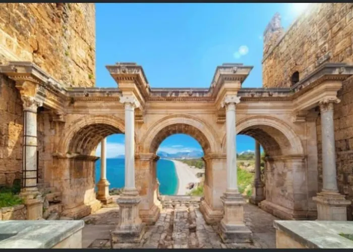 25-hadrian Kapisi Kaleici 5 Dakika Rezidans